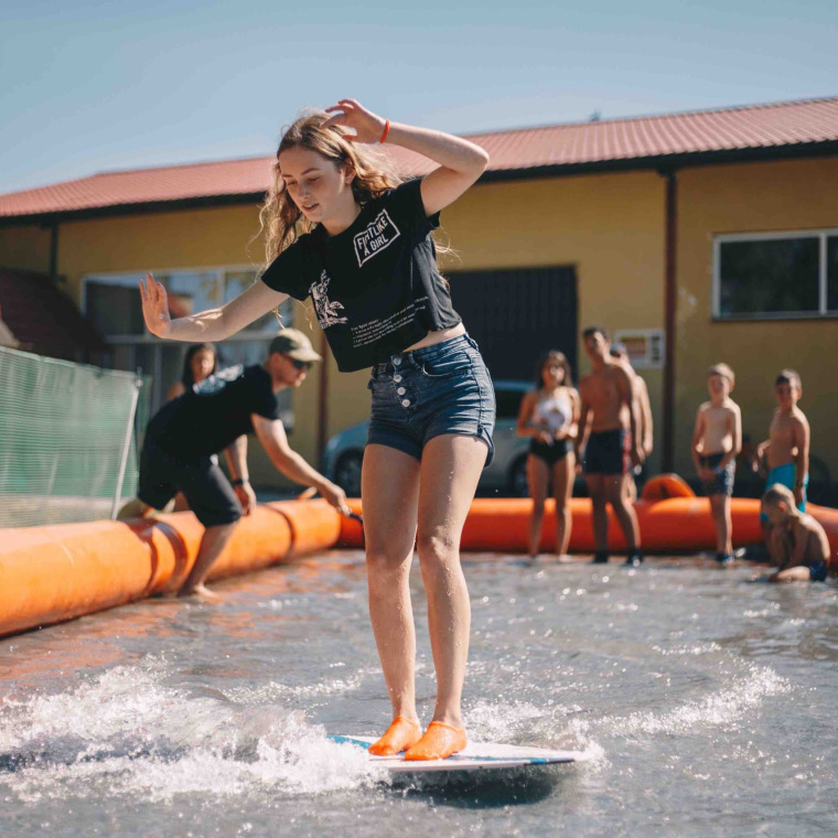 Obóz Summer Chill lato 2023 - Czaplinek. Sprawdź ofertę obozu letniego dla dzieci i młodzieży od firmy Happy Travel ze Szczecina.